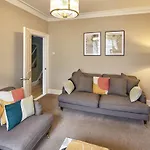 Host & Stay - Custard Cottage